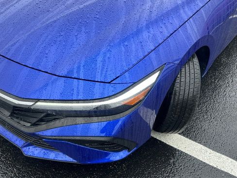 Certified 2025 Hyundai Elantra SE FWD image 3