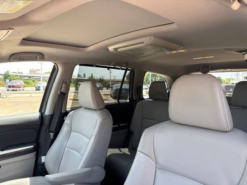 Used 2017 Honda Pilot Touring image 9