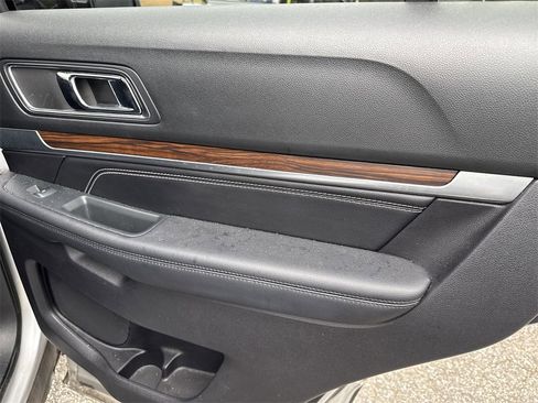 Used 2019 Ford Explorer Limited w/ Class III Trailer Tow Package image 17