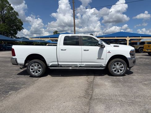 New 2026 RAM 2500 Laramie AWD/4WD image 5