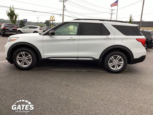 Used 2020 Ford Explorer XLT w/ Comfort Package AWD/4WD image 3