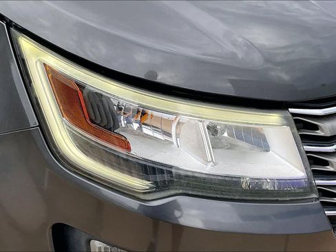 Used 2016 Ford Explorer XLT w/ Equipment Group 202A AWD/4WD image 27