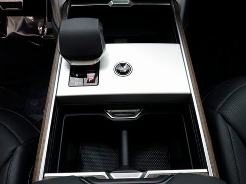 New 2025 Land Rover Range Rover SE image 14