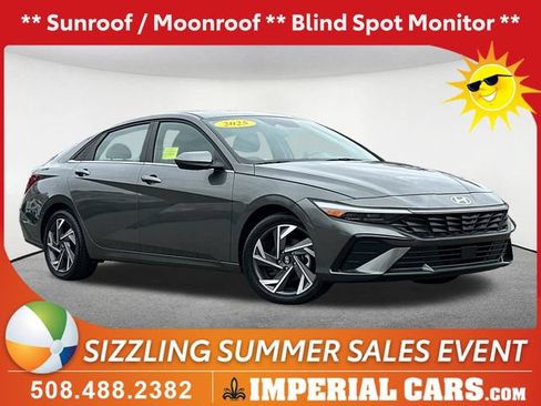 Used 2025 Hyundai Elantra SEL FWD image 1