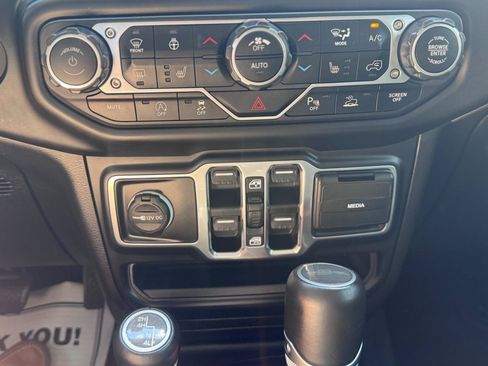 Used 2022 Jeep Gladiator Overland AWD/4WD image 12