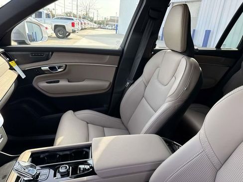 New 2026 Volvo XC90 B6 Ultra image 18