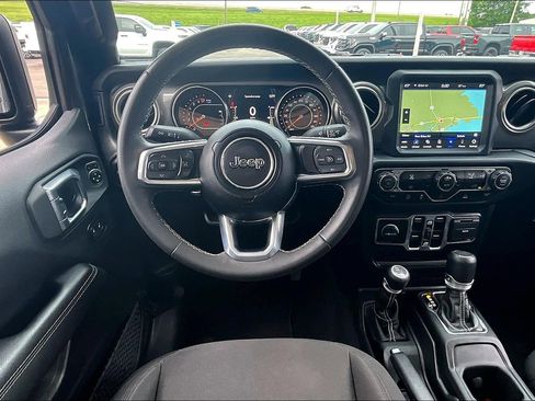 Used 2023 Jeep Gladiator Overland AWD/4WD image 5