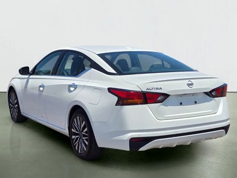 Used 2025 Nissan Altima 2.5 SV FWD image 4