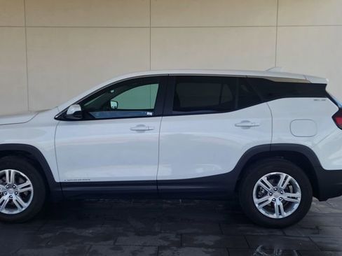 Used 2024 GMC Terrain SLE image 9