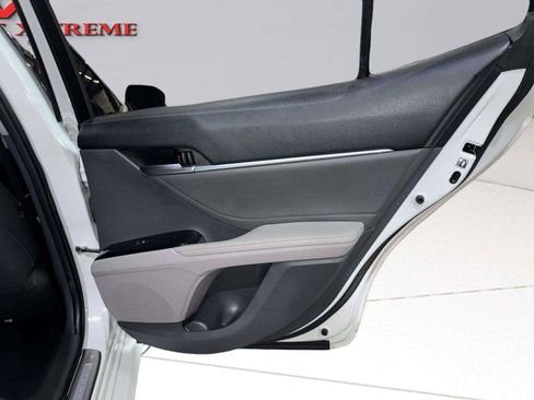 Used 2018 Toyota Camry XLE FWD image 22