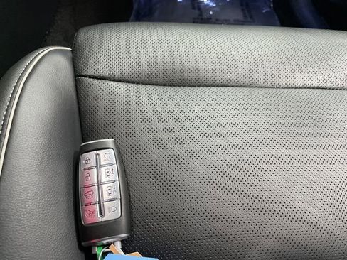 Used 2023 Genesis GV70 2.5T Advanced w/ Advanced Package image 31