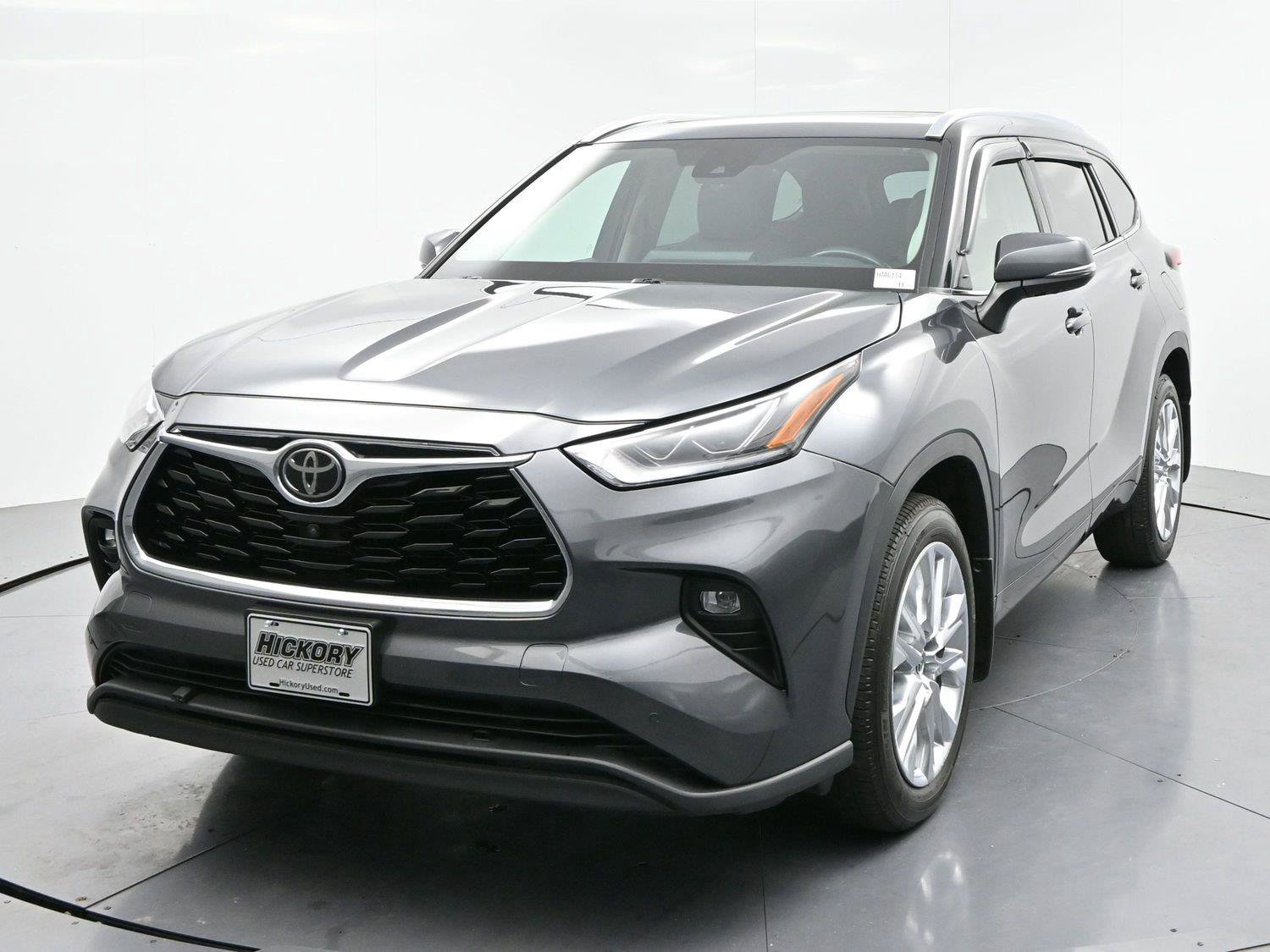 Used 2021 Toyota Highlander Limited AWD/4WD image 3