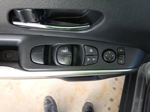Used 2019 Nissan Kicks SV FWD image 45
