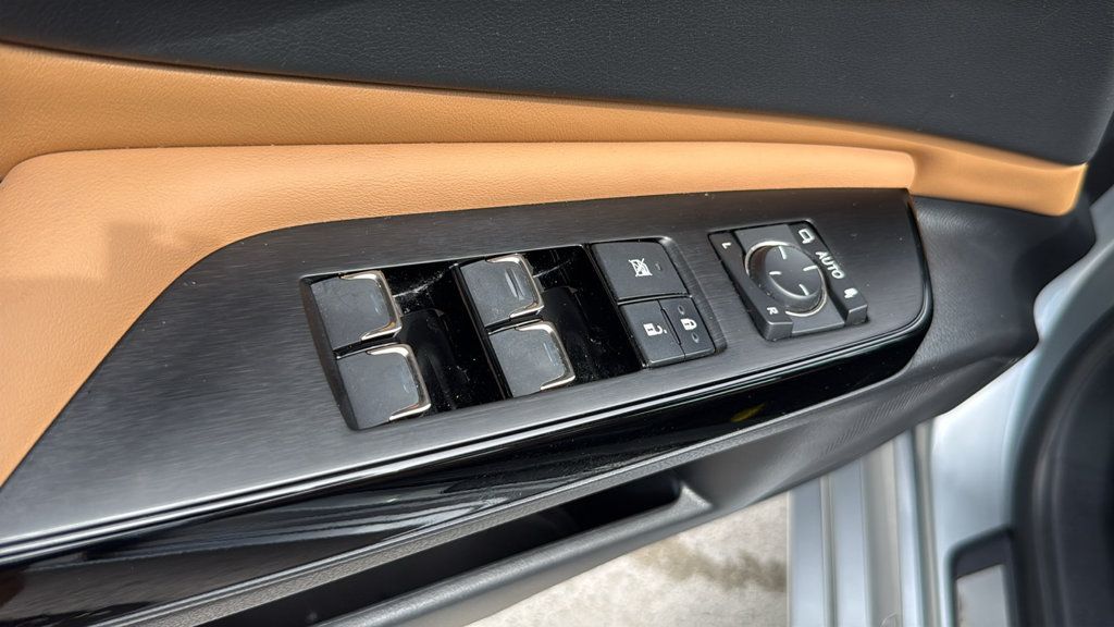 Used 2023 Lexus ES 300h w/ Premium Package FWD image 20
