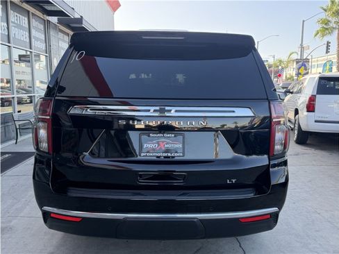 Used 2021 Chevrolet Suburban LT RWD image 5