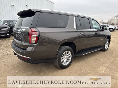 Used 2021 Chevrolet Suburban LT w/ Luxury Package image 5