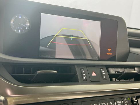 Used 2021 Lexus ES 250 w/ Accessory Package 2 AWD/4WD image 13