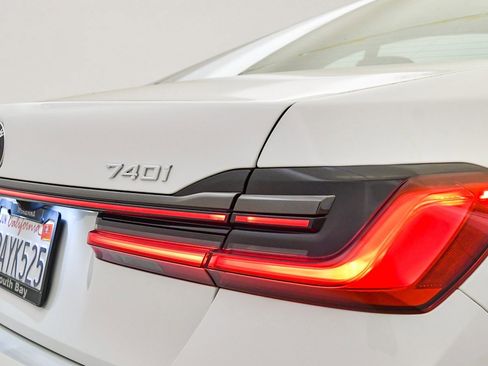 Certified 2022 BMW 740i w/ M Sport Package image 11