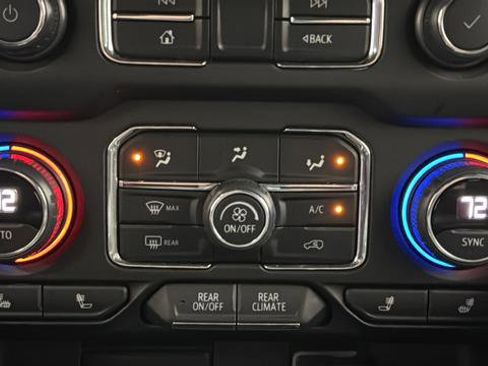 Used 2022 Chevrolet Suburban Z71 w/ Z71 Off-Road Package image 18