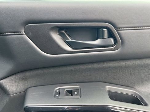 Used 2024 Nissan Pathfinder SV image 33