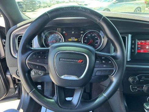 Used 2017 Dodge Charger SE w/ Power Sunroof Group AWD/4WD image 15