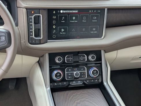 Used 2024 GMC Yukon Denali AWD/4WD image 12