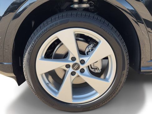 New 2025 Audi Q5 Premium Plus image 12