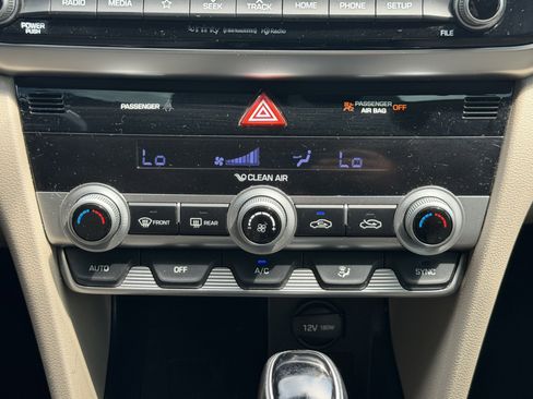 Used 2020 Hyundai Elantra Limited w/ Cargo Package (C1) FWD image 10