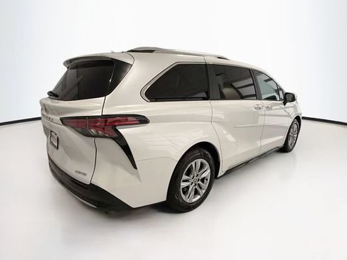 Used 2025 Toyota Sienna Limited AWD/4WD image 6