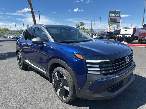 Used 2025 Nissan Kicks SR image 3