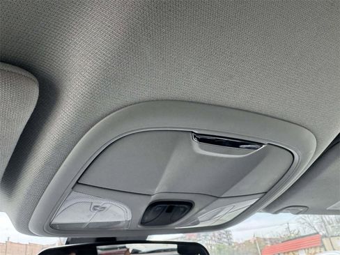 Used 2019 Jeep Cherokee Latitude Plus image 28