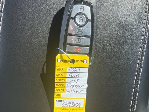 Used 2024 Ford Explorer XLT w/ Equipment Group 202A AWD/4WD image 23