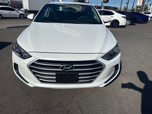 Used 2018 Hyundai Elantra SE FWD image 3