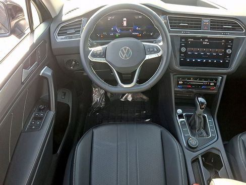 Certified 2024 Volkswagen Tiguan SE AWD/4WD image 11
