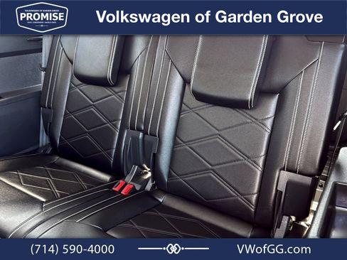 Used 2024 Volkswagen Atlas SE w/ Panoramic Sunroof Package FWD image 28