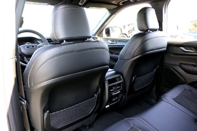 New 2025 Jeep Grand Cherokee Altitude RWD image 17