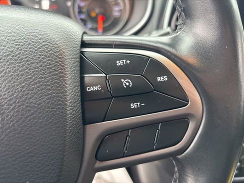 Used 2019 Jeep Cherokee Limited image 16