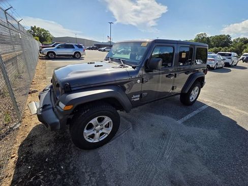 Used 2018 Jeep Wrangler Unlimited Sport S AWD/4WD image 14