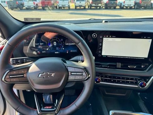 Certified 2025 Chevrolet Equinox RS w/ Safety and Technology Package AWD/4WD image 15