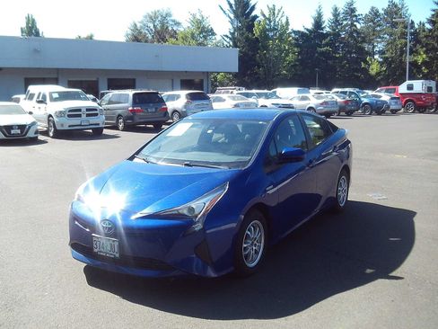 Used 2017 Toyota Prius Two FWD image 1