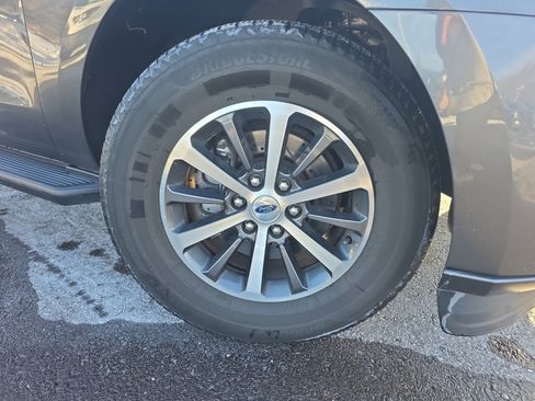 Used 2018 Ford Expedition Max XLT image 10