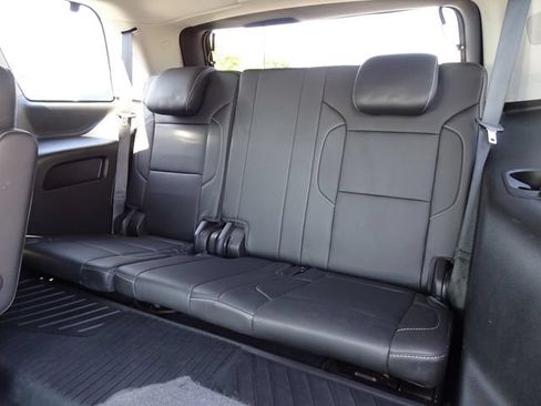 Used 2019 GMC Yukon SLT w/ Graphite Performance Edition RWD image 17
