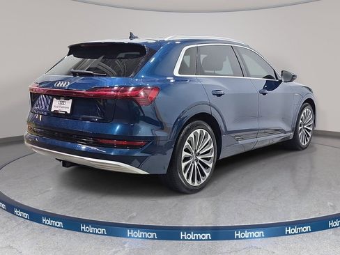 Used 2019 Audi e-tron Prestige w/ Prestige Package AWD/4WD image 6