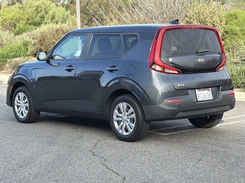 Used 2021 Kia Soul LX FWD image 4