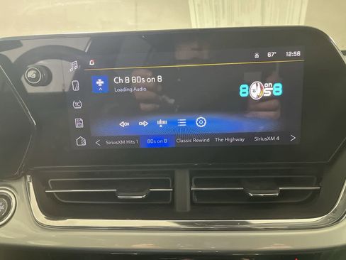 Used 2025 Chevrolet Trax LT w/ LT Convenience Package image 18