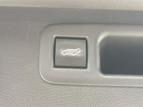 Used 2025 Toyota Highlander LE image 31