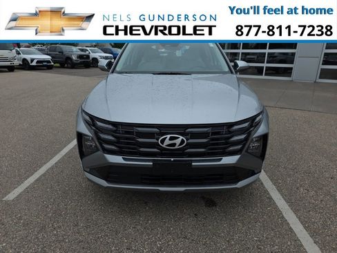 Used 2025 Hyundai Tucson SE AWD/4WD image 2