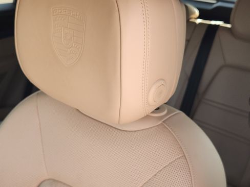 Used 2019 Porsche Cayenne image 18