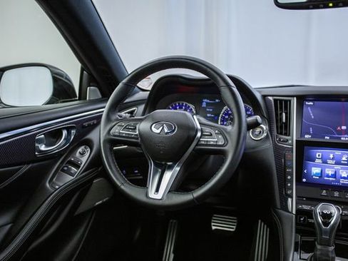 Used 2017 INFINITI Q60 Red Sport 400 image 4
