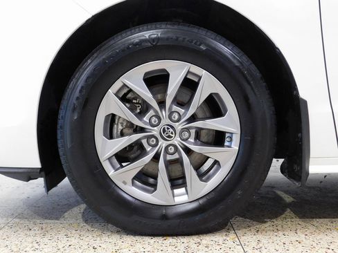 Used 2021 Toyota Sienna XLE image 20